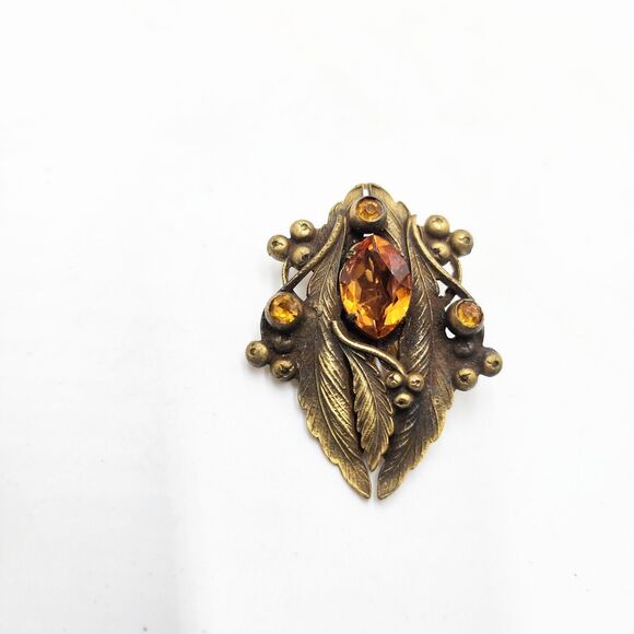 Vintage Art Nouveau Dress Fur Clip Orange Glass Brass Relief Vines Berries 1920s - Picture 1 of 7